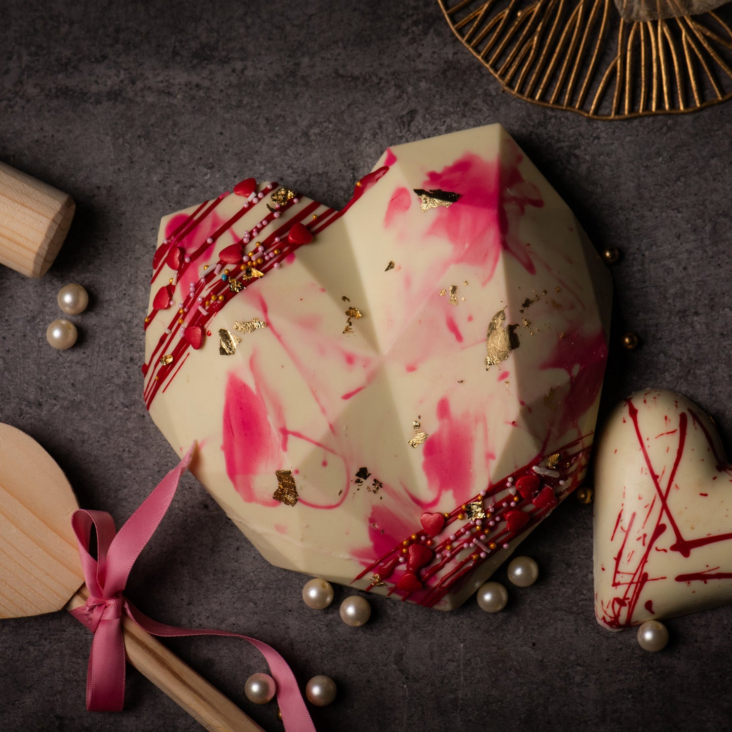 Don’t Break My Heart-Break The Piñata Cake (Hyderabad Only) (Valentine's Special)