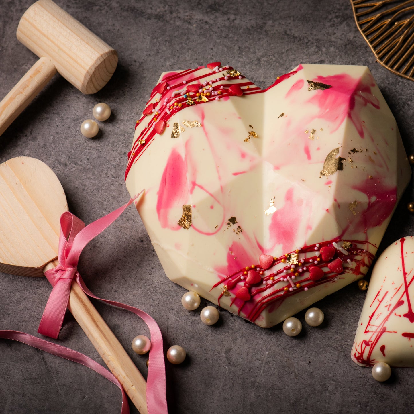 Don’t Break My Heart-Break The Piñata Cake (Hyderabad Only) (Valentine's Special)