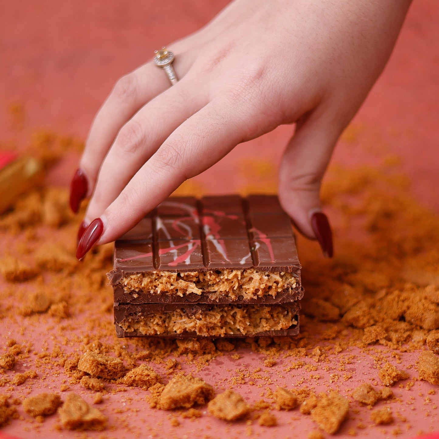 Lotus Biscoff Kunafa Chocolate Bar