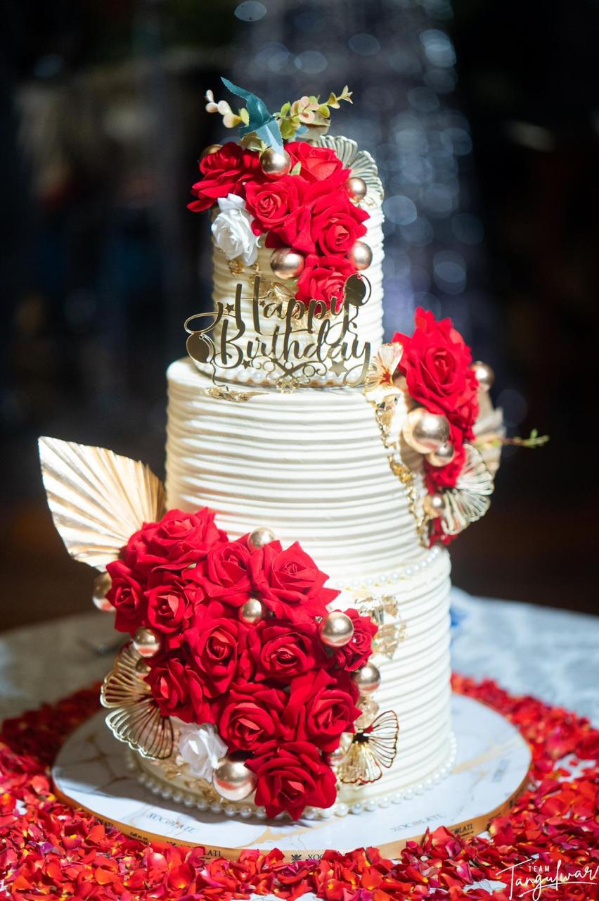 The Crimson Luxe Cake (Hyderabad Only)