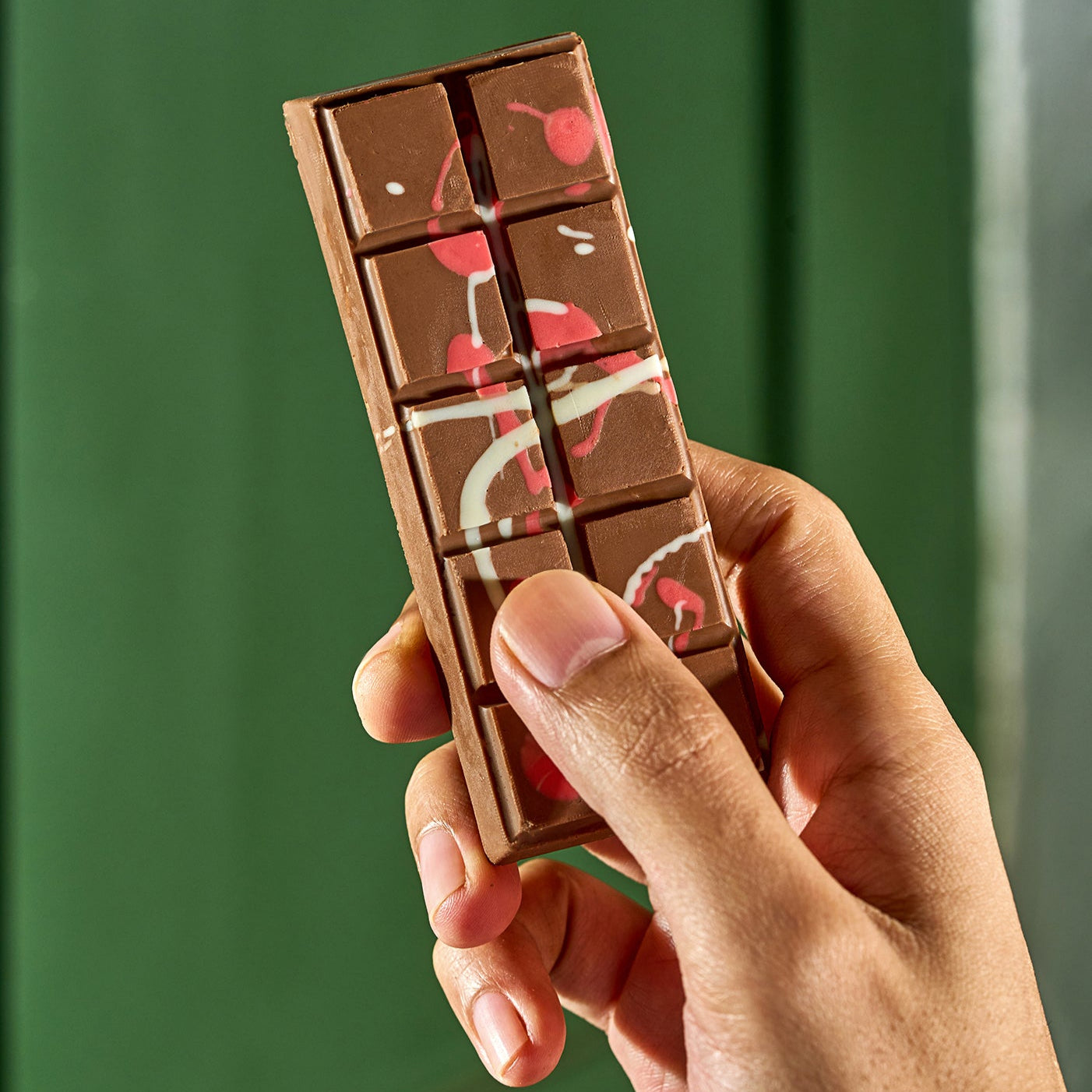 Lotus Biscoff Kunafa Chocolate Bar