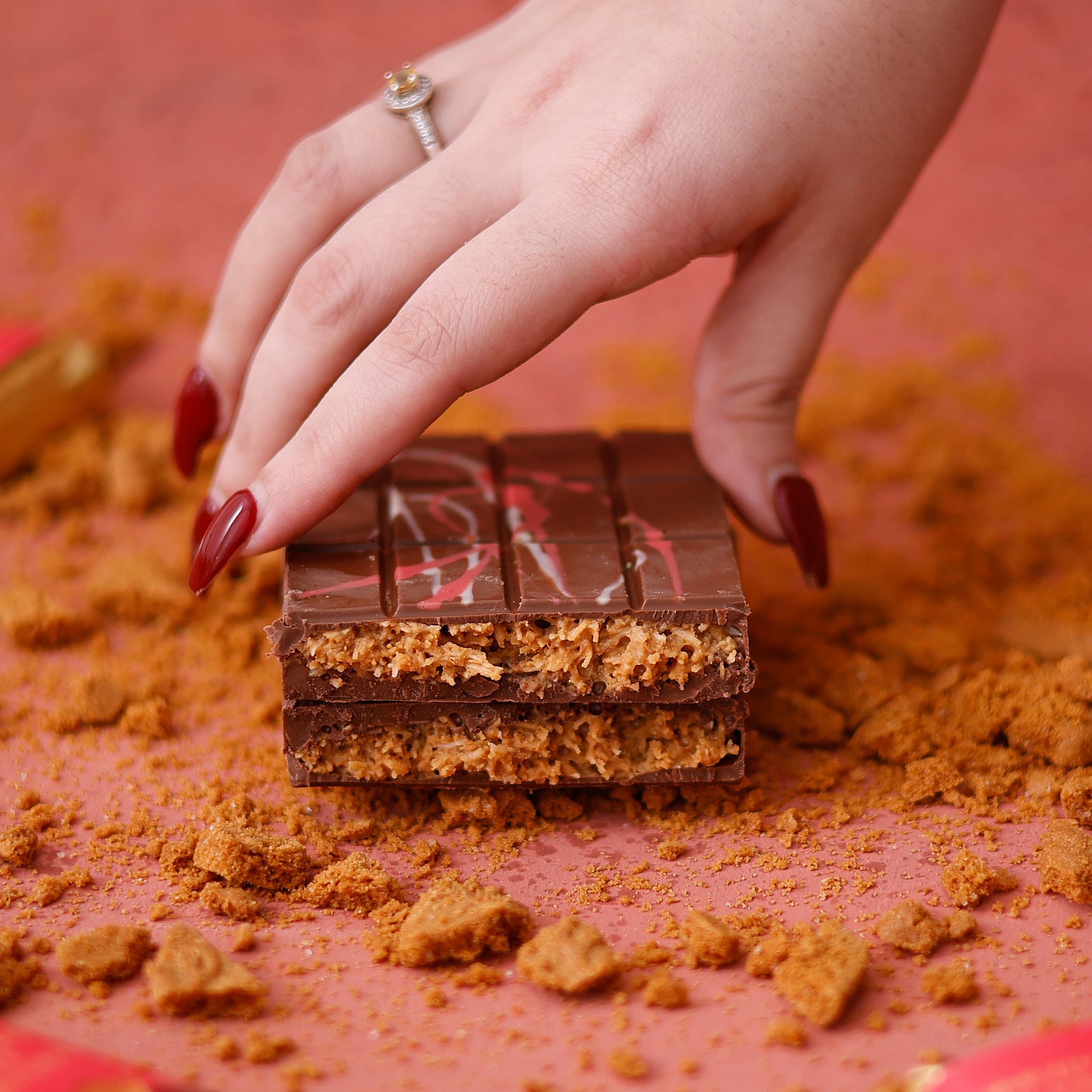 Lotus Biscoff Kunafa Chocolate Bar