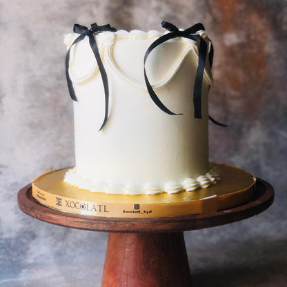 Chic Bow Tied Vintage Cake